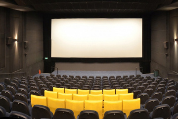 Кинотеатры закрылись в Греции, Дании и Норвегии, во Франции приняли меры поддержки для кинотеатров и дистрибьюторов