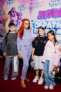 Эвелина Бледанс с сыном и гости премьеры