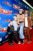 Эвелина Бледанс с детьми