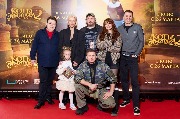Диомид Виноградов, Снежана Самохина с дочерью, 
Василий Ровенский, Роман Курцын, Дарья Блохина, Максим Рогальский