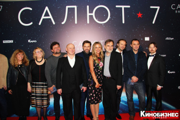 Гости премьеры фильма «Салют-7» приветствовали космонавта Виктора Савиных овацией
