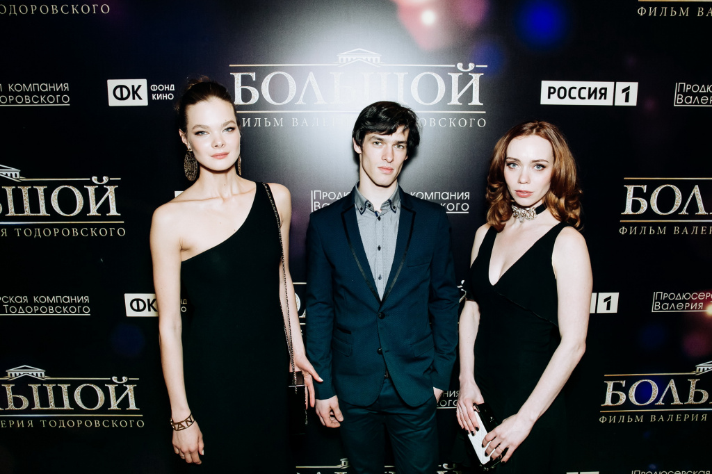Bolshoy_Premiere_ispolniteli glavnykh roley Anna Isaeva v Chanel, Andrey Sorokin, Margarita Simonova v Chanel_1_новый размер.jpg