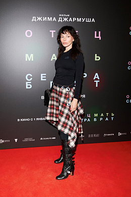 4/8  - Премьера фильма ОТЕЦ МАТЬ СЕСТРА БРАТ