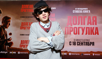 Дмитрий Дибров и Марк Эйдельштейн посетили премьеру фильма "Долгая прогулка"