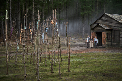 3/4  - Кадры из фильма: ОНО: ПЕРВОЕ ПРИШЕСТВИЕ