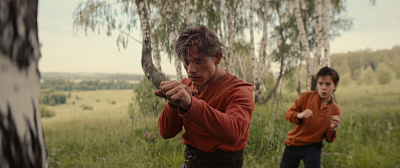 1/4  - Кадры из фильма: ВОЛЧОК