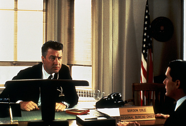 1/3  - Кадры из фильма: ТВИН ПИКС: СКВОЗЬ ОГОНЬ (ПЕРЕВЫПУСК)