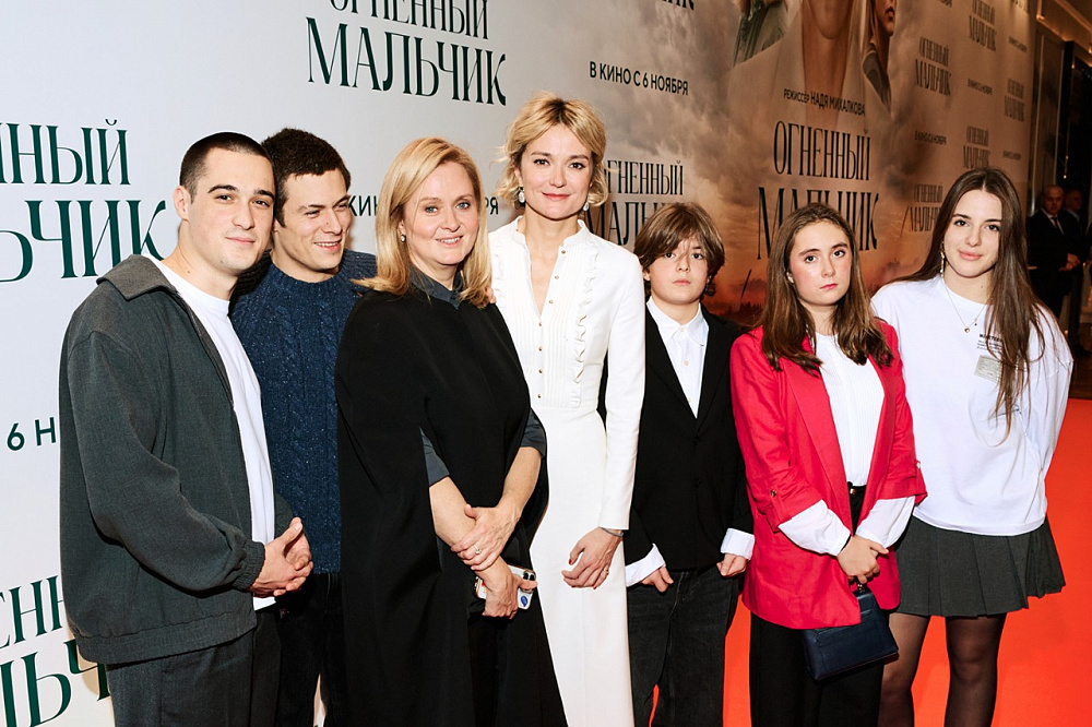 Анна и Надежда Михалковы с детьми