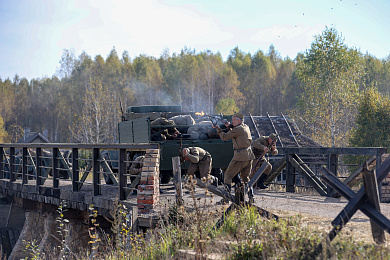 4/4  - Кадры из фильма: ЕСТЬ ТОЛЬКО МИГ