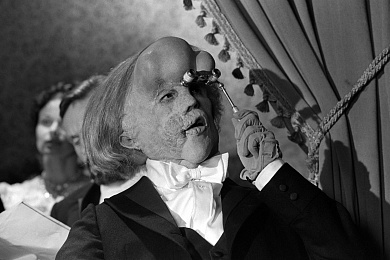 1/4  - Кадры из фильма: ЧЕЛОВЕК-СЛОН