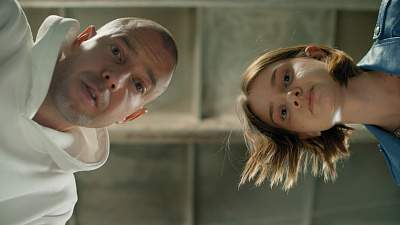 2/6  - Кадры из фильма: РОМАН С ТОГО СВЕТА