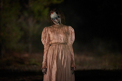 1/4  - Кадры из фильма: ОНО: ПЕРВОЕ ПРИШЕСТВИЕ