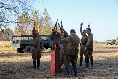 3/4  - Кадры из фильма: ЕСТЬ ТОЛЬКО МИГ