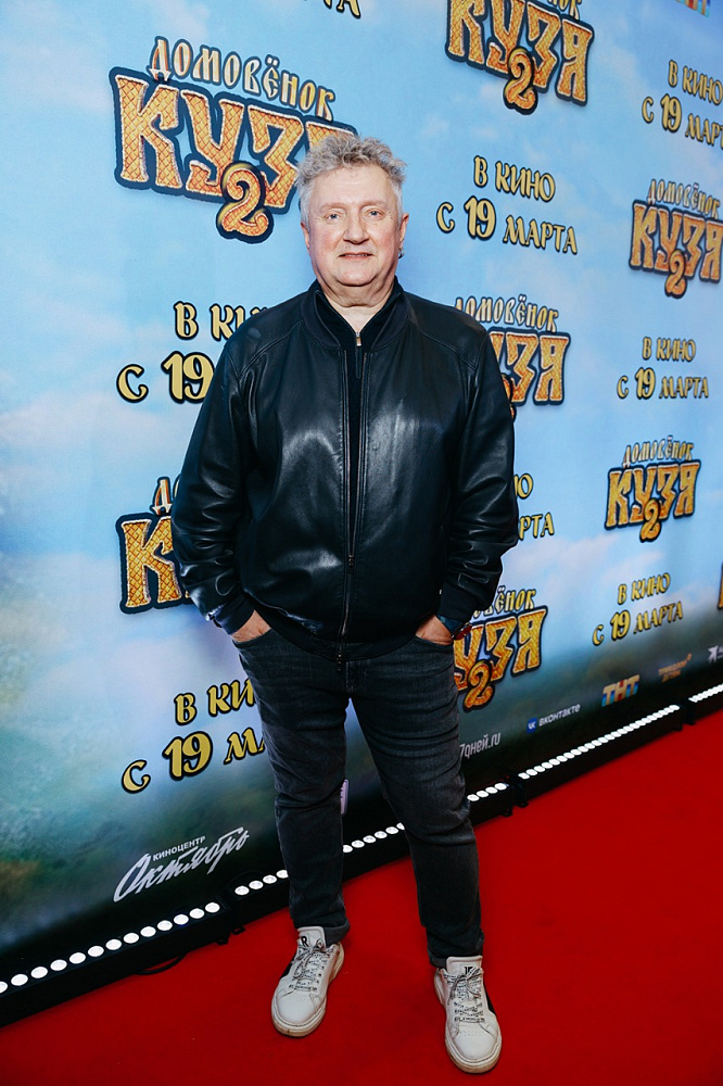 Олег Комаров
