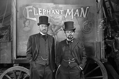 4/4  - Кадры из фильма: ЧЕЛОВЕК-СЛОН