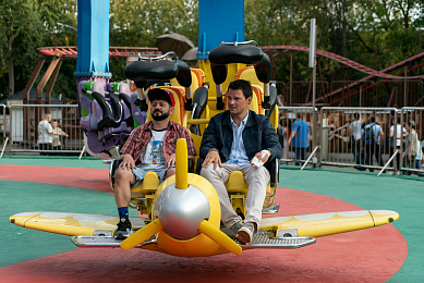 4/4  - Кадры из фильма: УВОЛИТЬ ЖОРУ