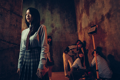 1/4  - Кадры из фильма: ДВА, ТРИ, ПРИЗРАК, ПРИДИ!