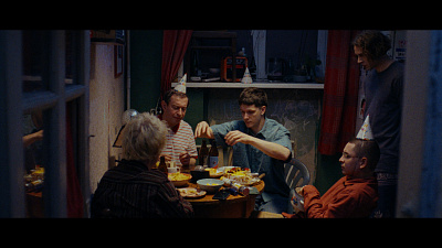 1/3  - Кадры из фильма: ЗДЕСЬ БЫЛ ЮРА