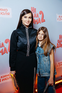 17/39  - Премьера фильма НЕ ОДНА ДОМА-2