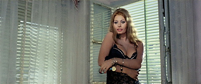 3/4  - Кадры из фильма: ВЧЕРА, СЕГОДНЯ, ЗАВТРА