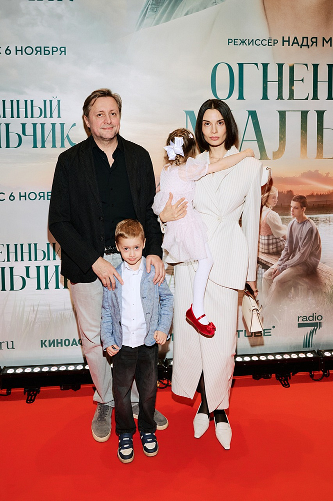 Артем Михалков с семьей