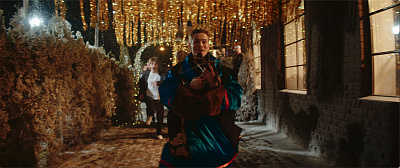 1/4  - Кадры из фильма: ЕЛКИ 12