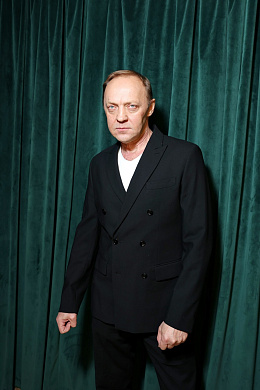 17/28  - Премьера фильма АВИАТОР