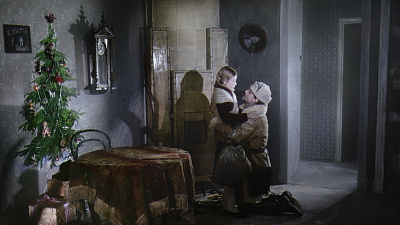 3/4  - Кадры из фильма: БЛОКАДНЫЕ СУДЬБЫ