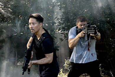 2/3  - Кадры из фильма: ПУЛЯ НАВЫЛЕТ